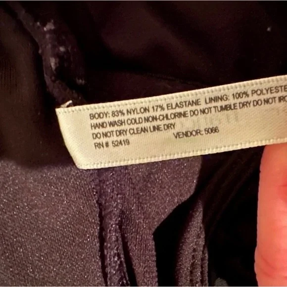 Women’s Black Off-Shoulder One Piece Swimsuit-Francesca’s- large.New Never worn - Picture 8 of 8